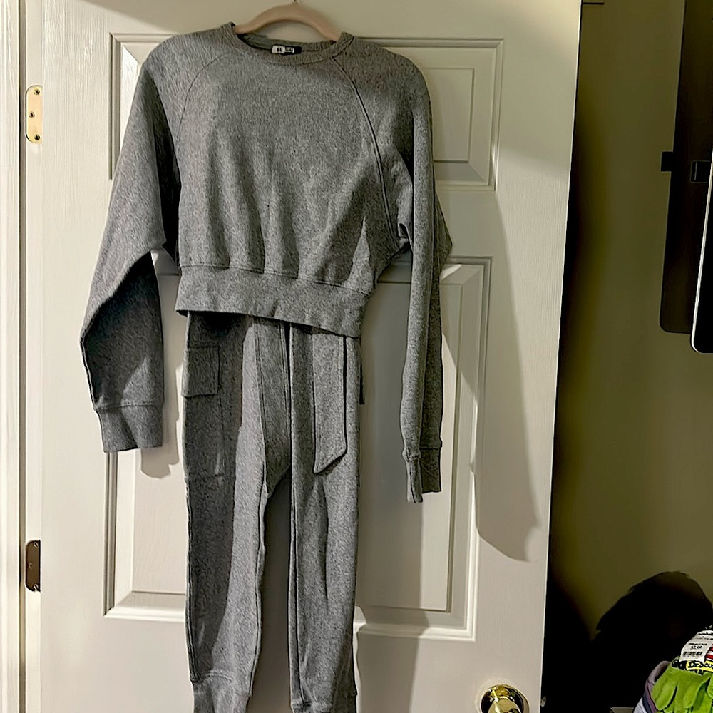 Cute grey set !